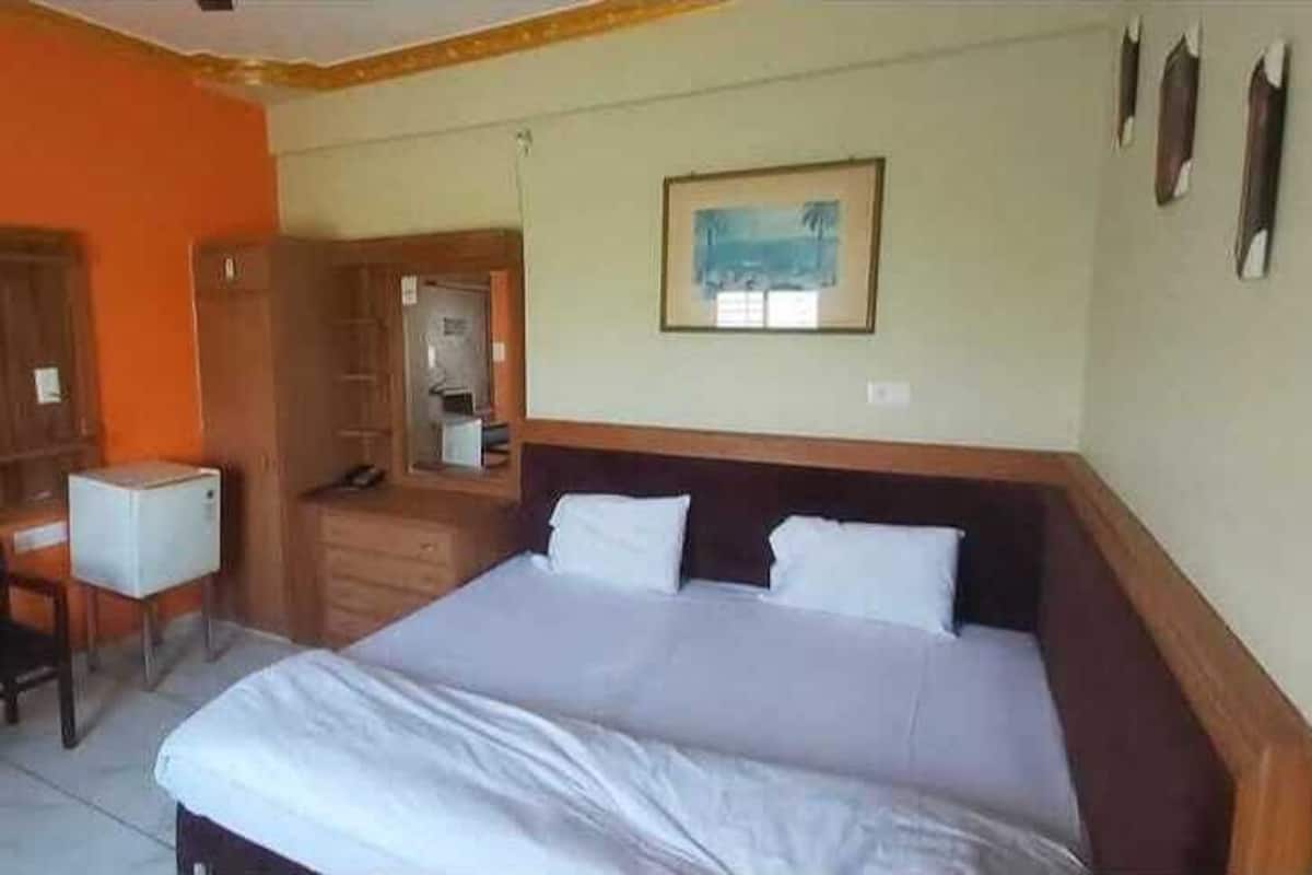 Escritorio, espacio para trabajar con un portátil, camas supletorias