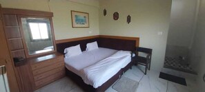 Desk, laptop workspace, rollaway beds, free WiFi