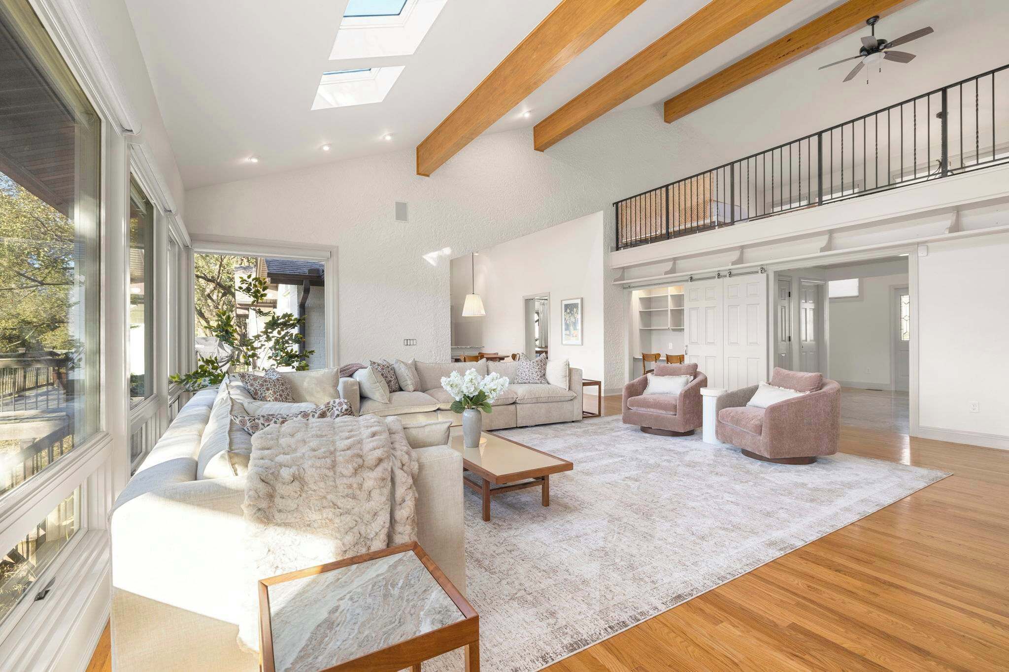 Fernseher, Kamin, Arbeitsbereiche