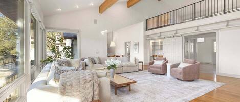 Fernseher, Kamin, Arbeitsbereiche