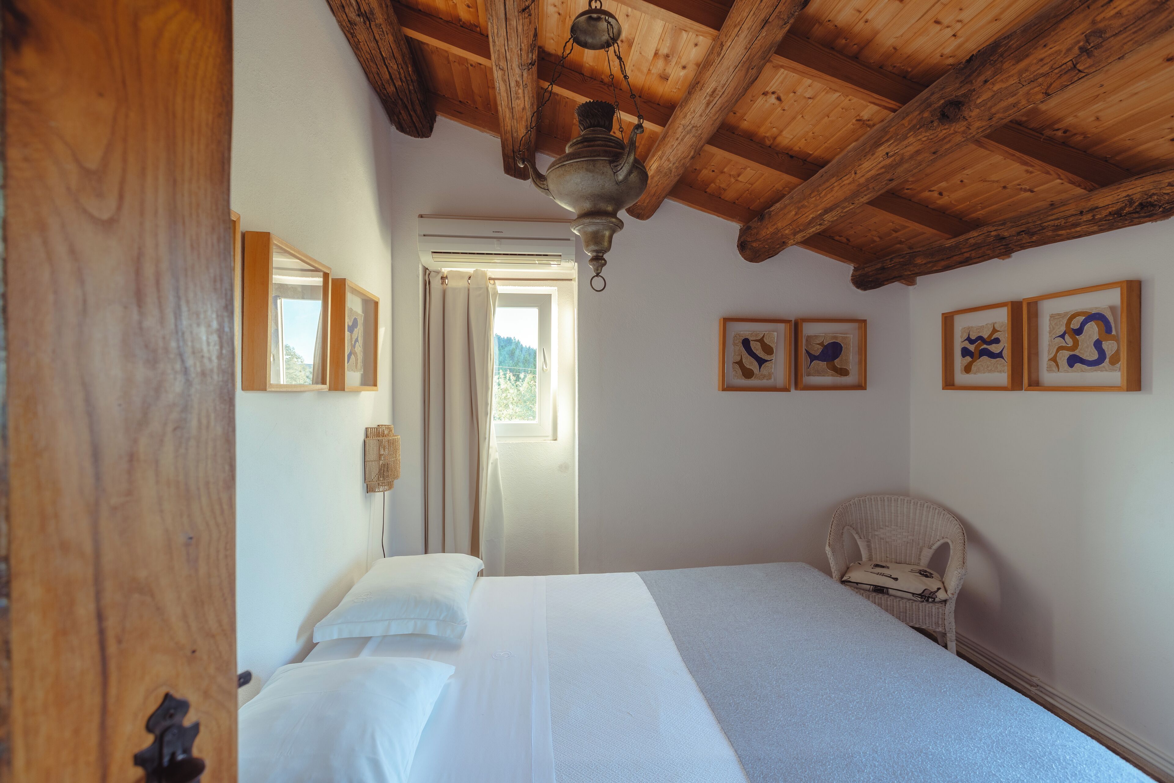 Family Apartment, Mountain View | Cribs/infant beds, free WiFi, bed sheets