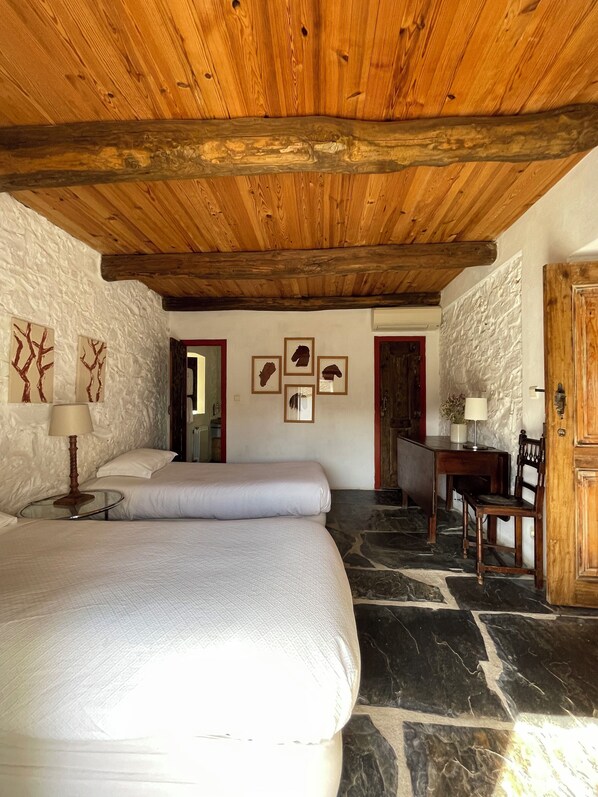 Casa, 3 habitaciones, patio | Wifi gratis