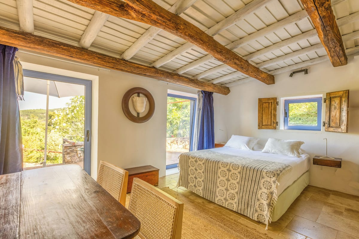 Standard Studio Suite, 1 Double Bed, Balcony | Cribs/infant beds, free WiFi, bed sheets