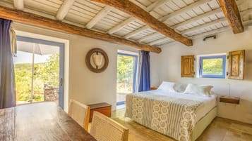 Standaard studio suite, 1 tweepersoonsbed, balkon | Babybedden (toeslag), gratis wifi, beddengoed