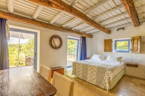 Standard-studiosviitti, 1 parisänky, parveke | Vauvansängyt, ilmainen Wi-Fi, vuodevaatteet