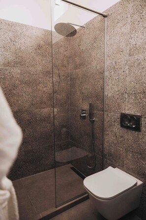 Shower, eco-friendly toiletries, hair dryer, slippers - MAZI - Pied à Terre (Rethimno)