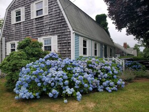 Exterior - Easy drive to Scarborough Beach. Located in Briggs Farm (Narragansett)