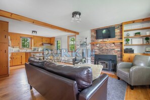 TV - Easy drive to Scarborough Beach. Located in Briggs Farm (Narragansett)
