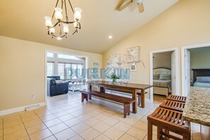 Interior - Large Contemporary Home, Walk to Beach Central Air Conditioning, Spacious Deck (Narragansett)