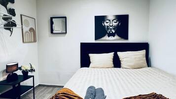 Eenvoudig appartement | Een strijkplank/strijkijzer