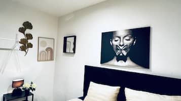 Eenvoudig appartement | Een strijkplank/strijkijzer