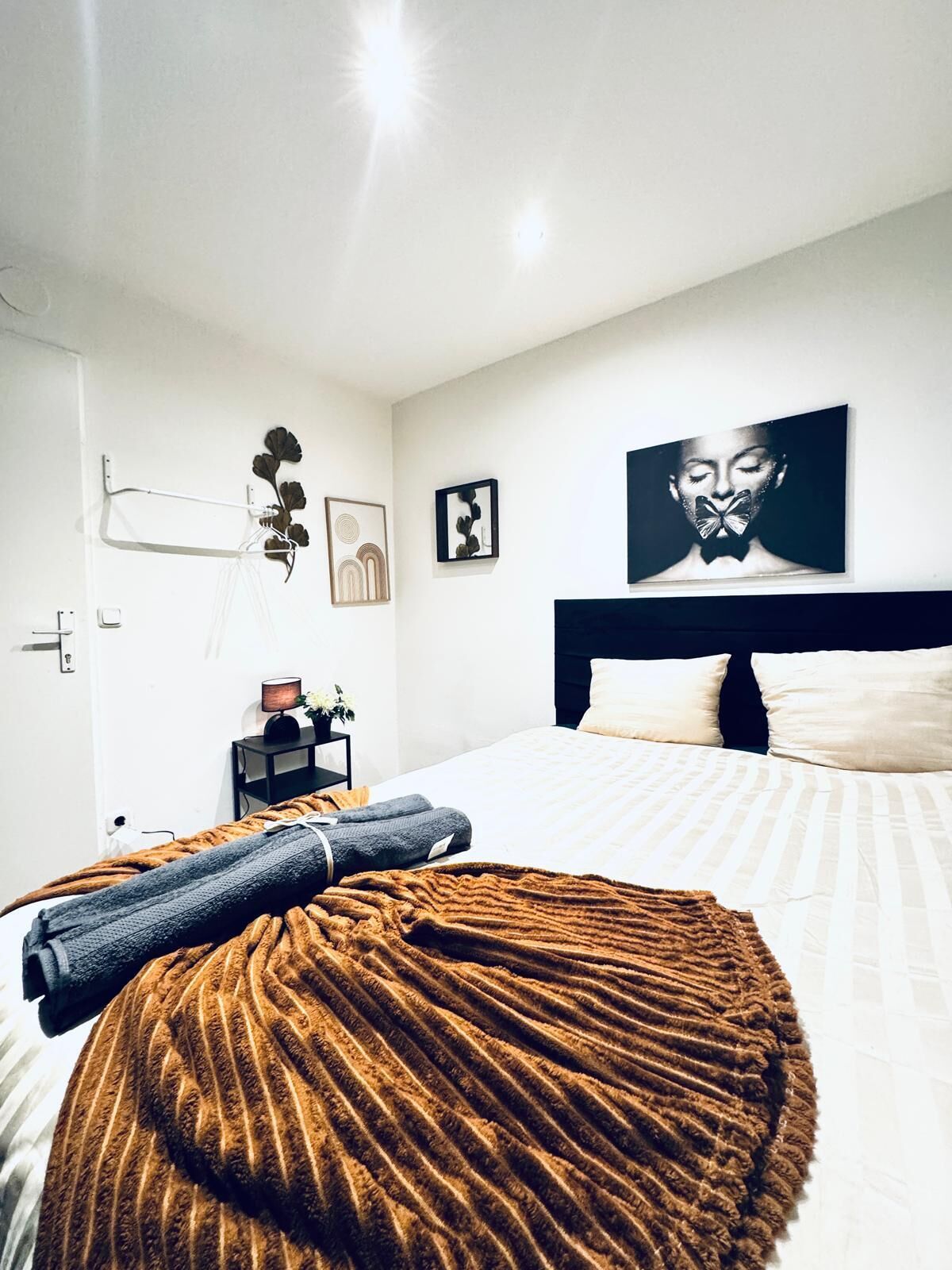 Basic Apartment | Iron/ironing board