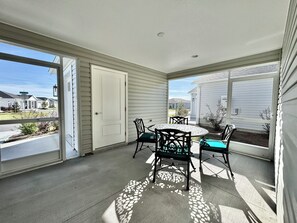 Dining - Living on the Edge - 2/2 Dog Friendly in The Village of  Waters Edge w/ 4-Seat Golf Cart (Waters Edge, The Villages)