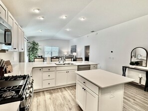 Interior - Living on the Edge - 2/2 Dog Friendly in The Village of  Waters Edge w/ 4-Seat Golf Cart (Waters Edge, The Villages)