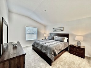 2 bedrooms, iron/ironing board, free WiFi, bed sheets - Living on the Edge - 2/2 Dog Friendly in The Village of  Waters Edge w/ 4-Seat Golf Cart (Waters Edge, The Villages)