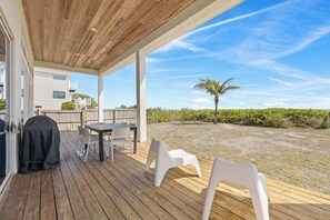 Outdoor dining - Beachfront Haven – Steps from Downtown & the Sand (Cocoa Beach)
