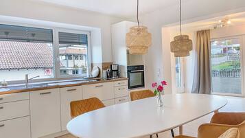 Kühlschrank, Kochgeschirr/Geschirr/Besteck