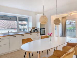 Kühlschrank, Kochgeschirr/Geschirr/Besteck