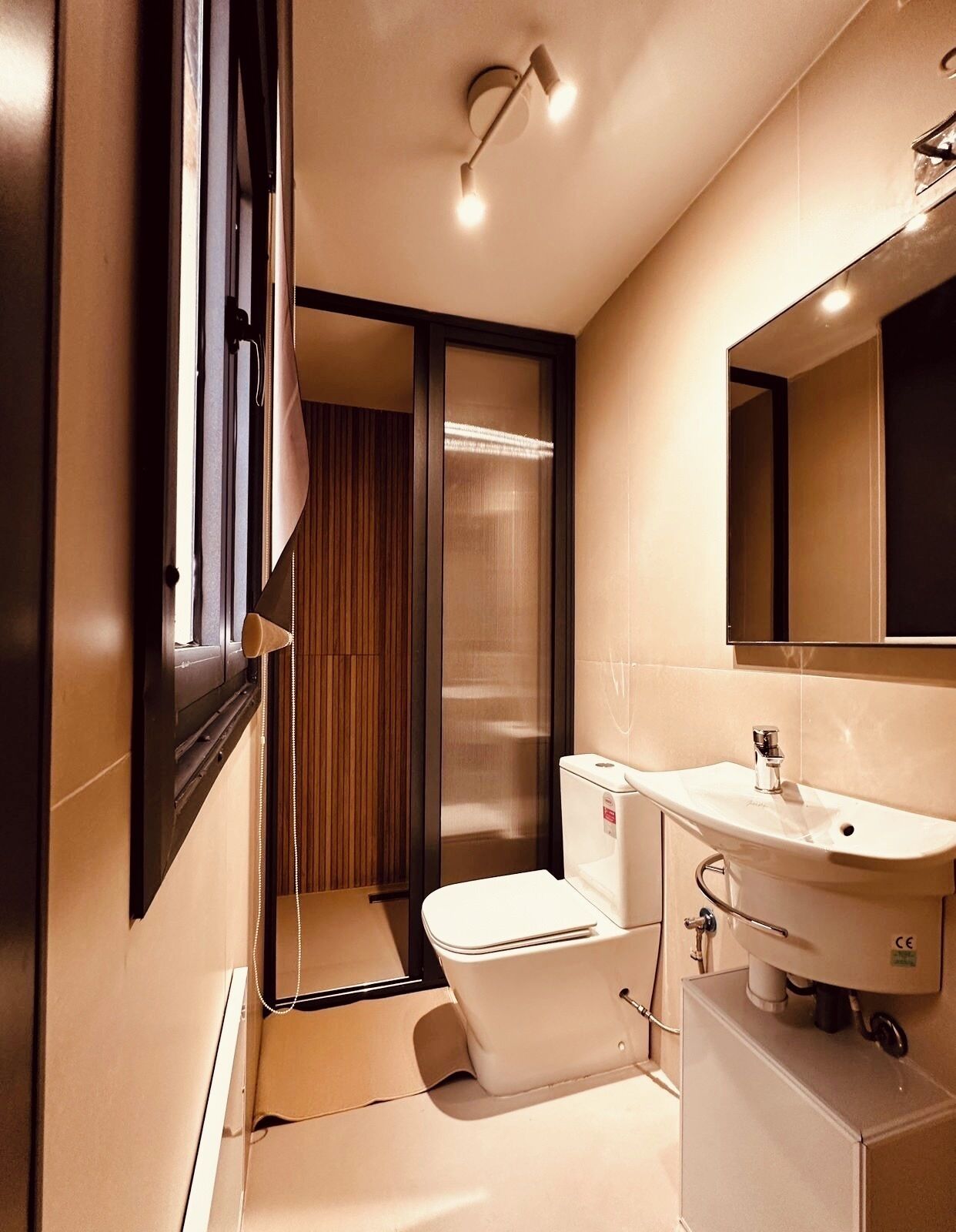 Perhesviitti, näköala mäelle | Kylpyhuone