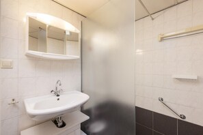 Shower - Beautiful bungalow at the Kootwijkerzand. (Kootwijk)