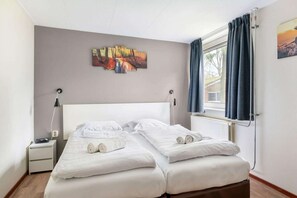 3 bedrooms, free WiFi - 6-Person Comfort Bungalow with Sauna. (Kootwijk)