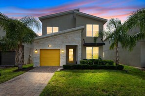 Exterior - 5BR Champions Gate home w/ private pool & patio (Kissimmee)