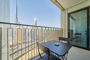 Outdoor dining - Stunning 2BR Skyline Stay | Full Burj Khalifa View (Dubai)