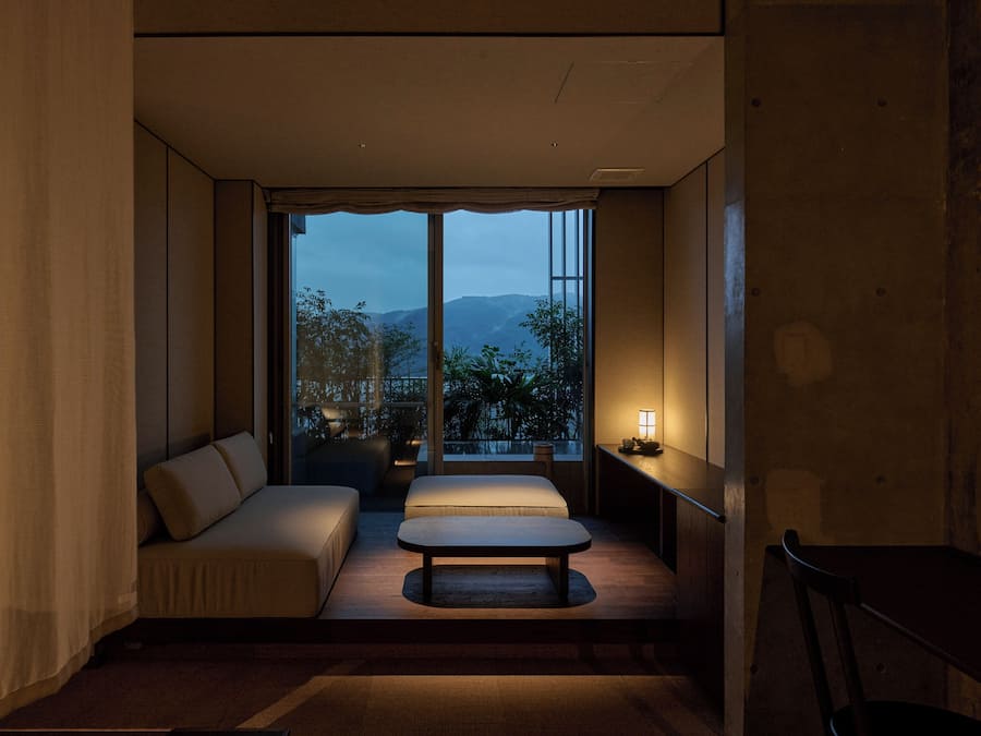 Tomannsrom – luksus, balkong, fjellutsikt | Oppholdsområde