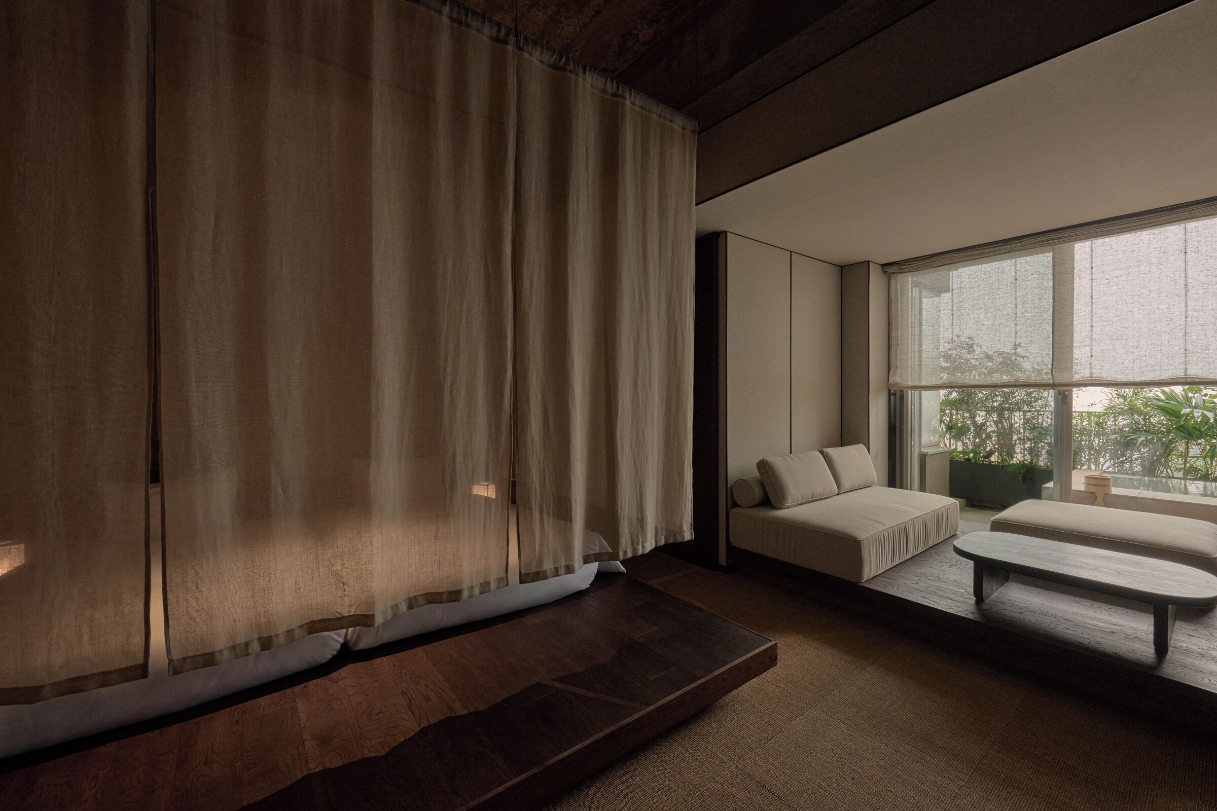 ラグジュアリー ツインルーム バルコニー マウンテンビュー | リビング エリア