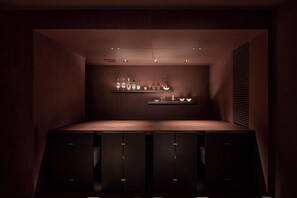 Bar (trong khuôn viên)