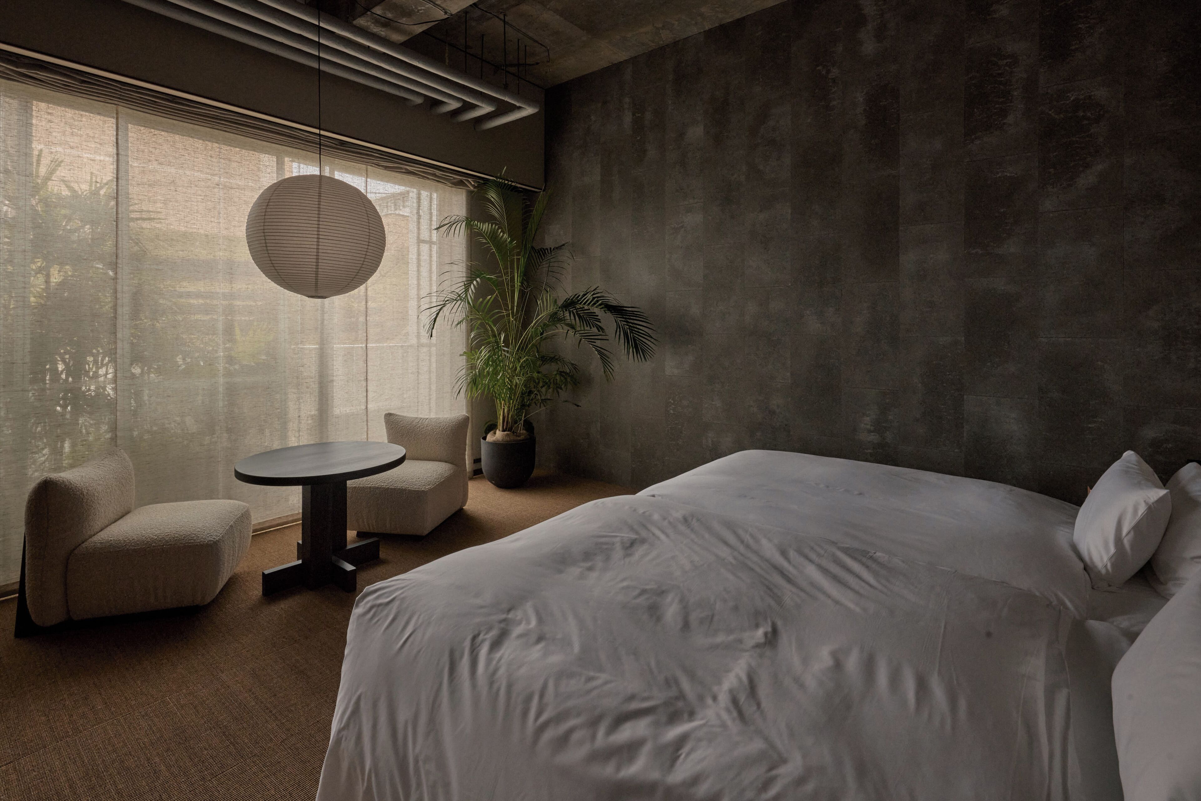 Caja de seguridad en la habitación y escritorio 