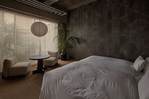 In-room safe, desk, laptop workspace, blackout drapes - KÚON Hakone Gora (Gora Hakone-machi, Ashigarashimo-gun,)