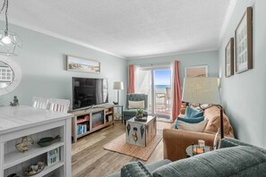 Smart TV, DVD player - 10% off 3-7 nights thru August. 2BR/2BA OF condo. Beautiful views!! Outdoor pool (North Myrtle Beach)