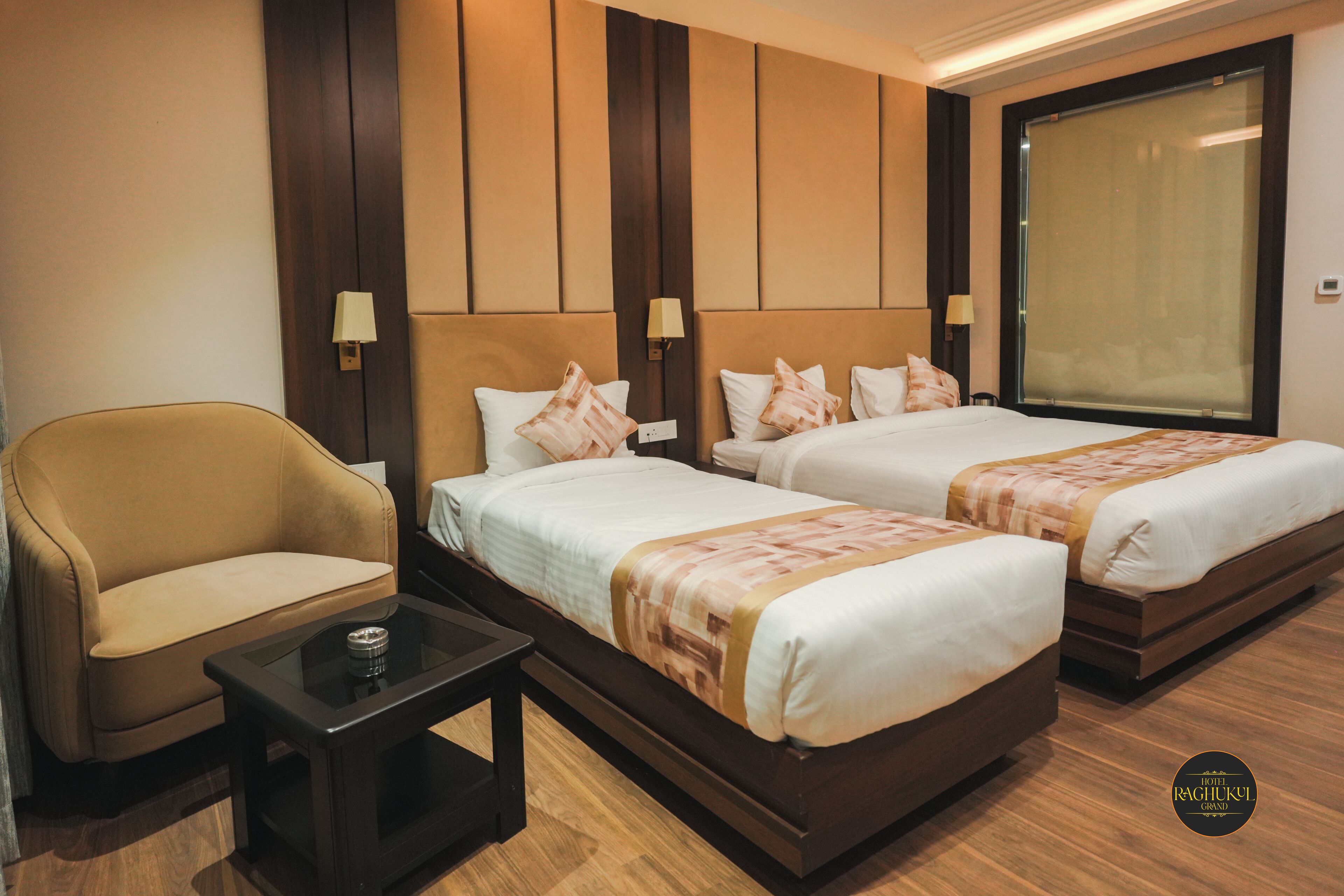 Kolmen hengen perhehuone | Työpöytä, äänieristys, ilmainen Wi-Fi