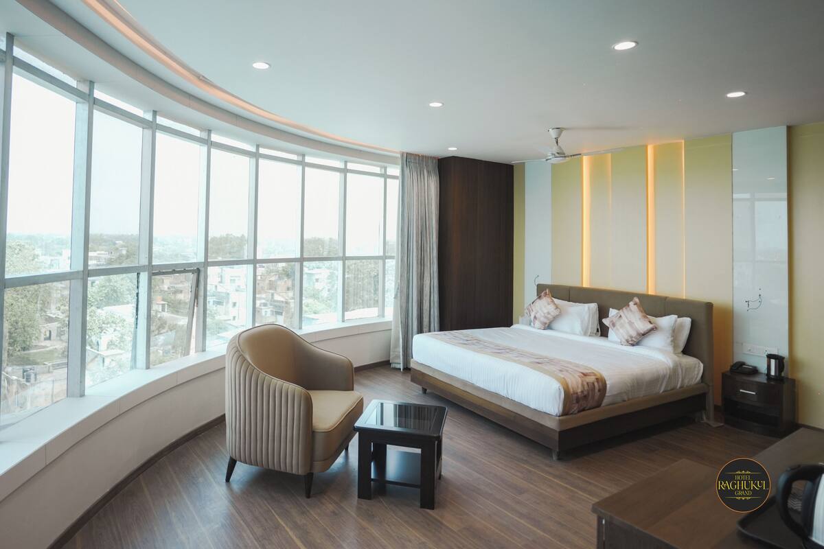 行政双人房 | 办公桌、隔音、免费 WiFi