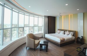 行政双人房 | 办公桌、隔音、免费 WiFi