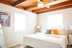 6 slaapkamers, een strijkplank/strijkijzer, reisbedje, gratis wifi