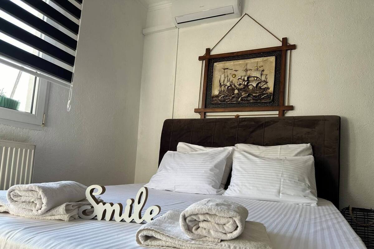 Bureau, espace de travail pour ordinateur portable, Wi-Fi gratuit