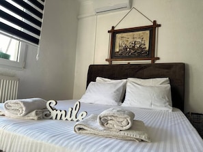 Desk, laptop workspace, soundproofing, free WiFi