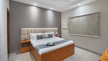 Desk, laptop workspace, free WiFi