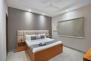 Desk, laptop workspace, free WiFi