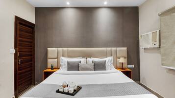 Desk, laptop workspace, free WiFi