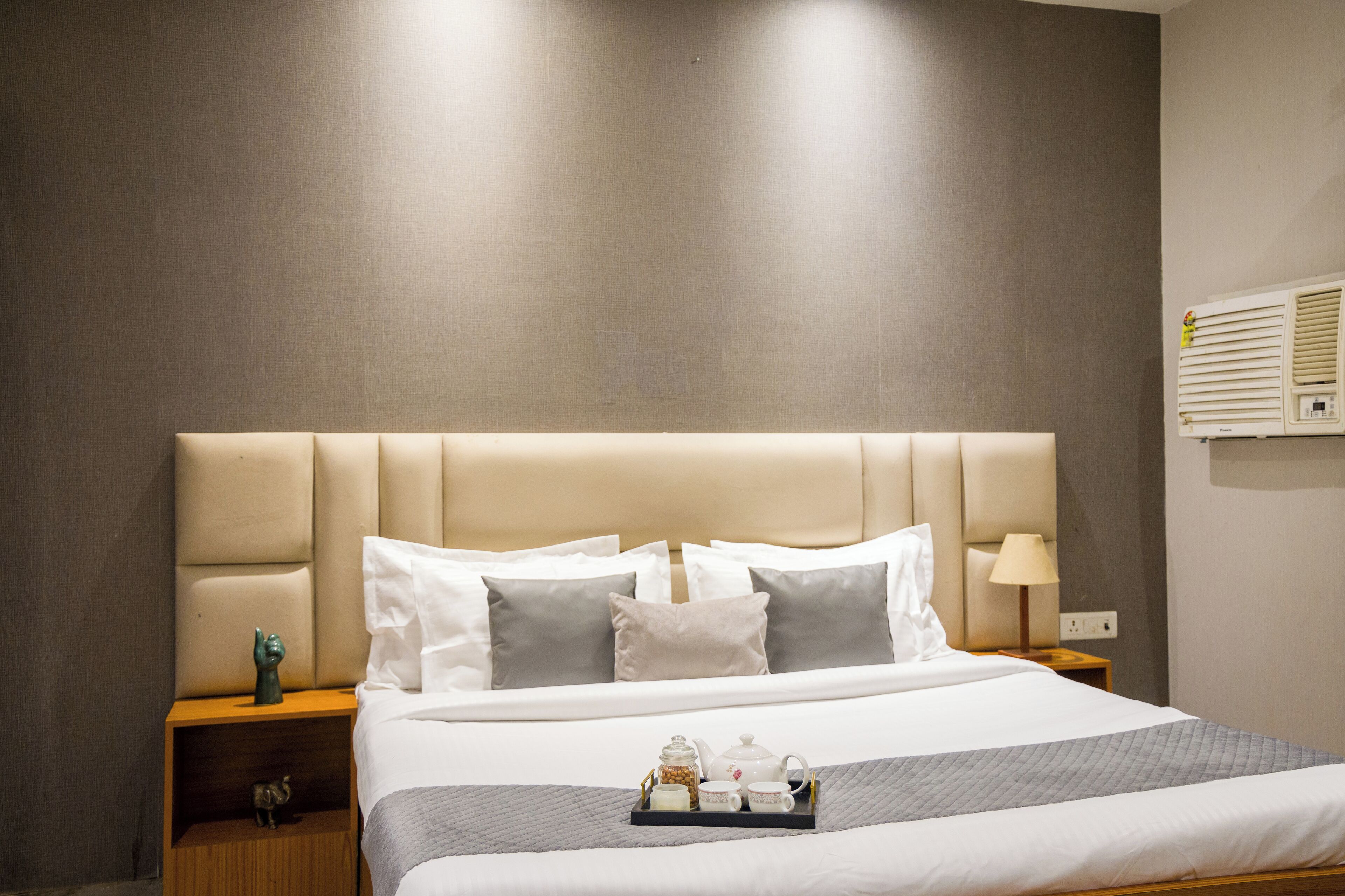 Superior Villa, Garden View | Desk, laptop workspace, free WiFi