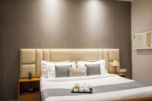 Vila superior, vista para o jardim | Escrivaninha, espaço de trabalho para notebook, Wi-Fi de cortesia