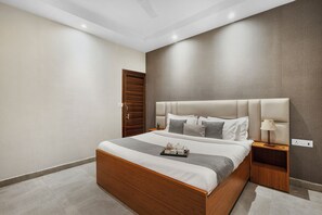 Desk, laptop workspace, free WiFi