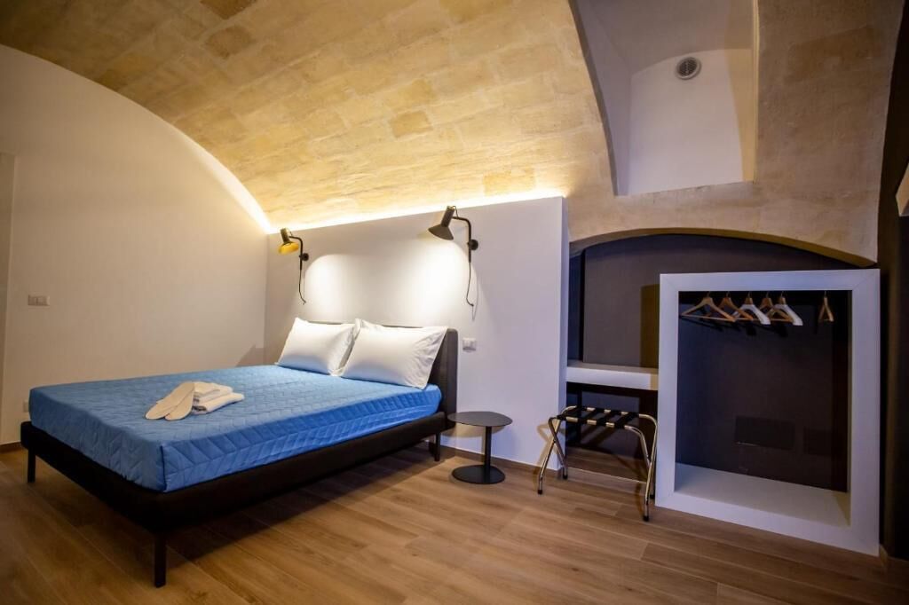 Comfort-Dreibettzimmer, Blick auf den Innenhof | Verdunkelungsvorhänge, kostenloses WLAN