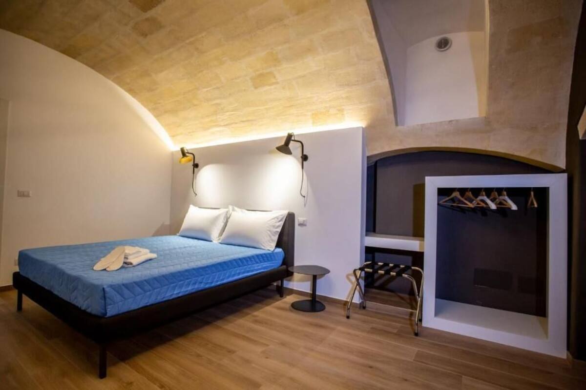 Comfort-Dreibettzimmer, Blick auf den Innenhof | Verdunkelungsvorhänge, kostenloses WLAN