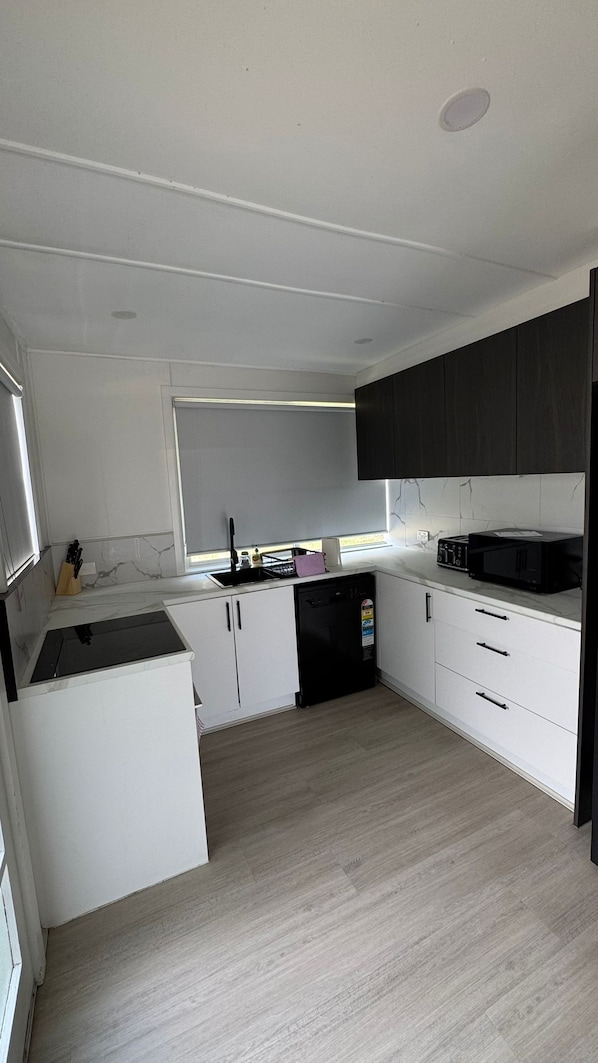 Private kitchen - Ocean Hideaway Family and pet-friendly retreat in Toukley! (Toukley)