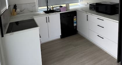 Ocean Hideaway Family and pet-friendly retreat in Toukley!