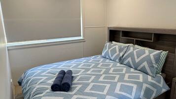 Iron/ironing board, internet, bed sheets